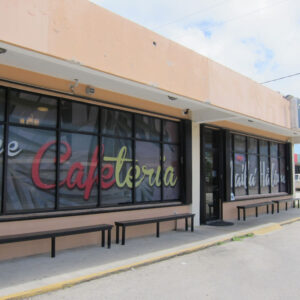 レンタカーで行こう！グアム飯が味わえるローカルに大人気のレストラン「ザ・カフェテリア」