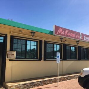 レンタカーで行こう！南部イナラハン村のドイツ料理レストラン「マクラウツ」